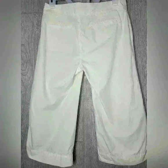 Banana Republic size 2 pale yellow capri pants. - Picture 3 of 9